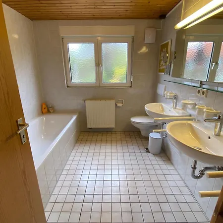 Gaestehaus Huber דירה *